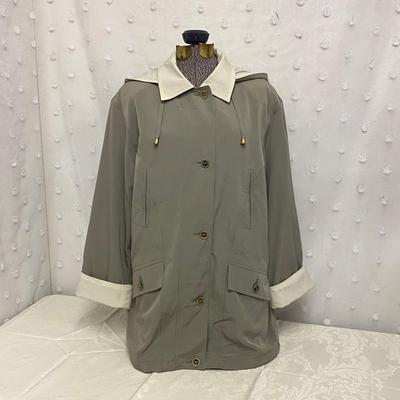 OUTBROOK - VERY NICE WOMENâ€™S COAT - SIZE MED