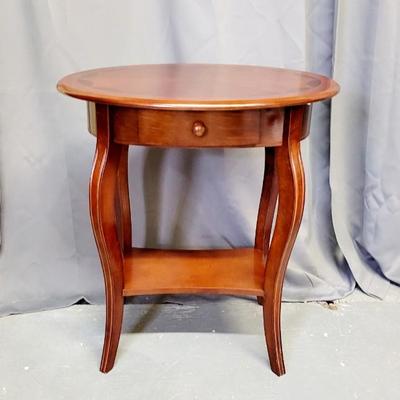 EXQUISITE OVAL WOOD ACCENT TABLE
