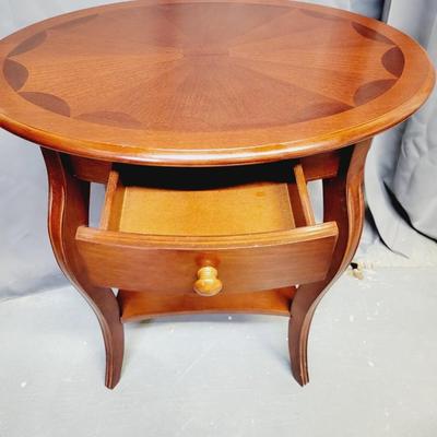 EXQUISITE OVAL WOOD ACCENT TABLE