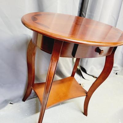 EXQUISITE OVAL WOOD ACCENT TABLE