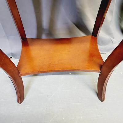 EXQUISITE OVAL WOOD ACCENT TABLE