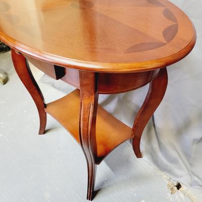 EXQUISITE OVAL WOOD ACCENT TABLE
