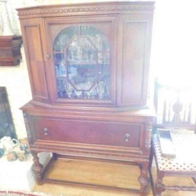 Impressive Vintage William and Mary Sideboard Hutch (No Contents)