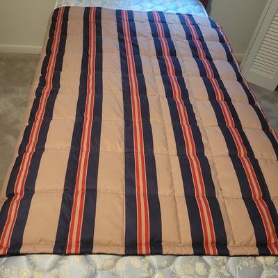 Pair of Twin Sized Bedspreads, Blankets and Pillows (GB2-DW)