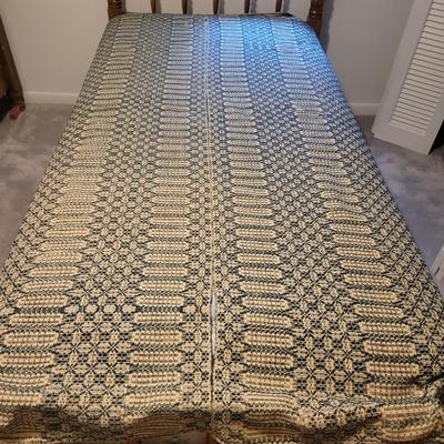Pair of Twin Sized Bedspreads, Blankets and Pillows (GB2-DW)