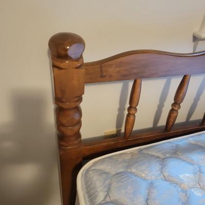 Pair of Twin Sized Bedframes (GB2-DW)