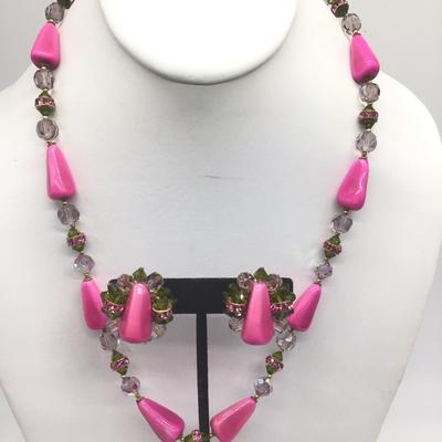 Gorgeous Pink,Green , HotPink With crystal s  set Vintage 🥰