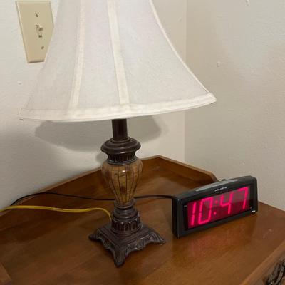 U14- Small lamp & alarm clock