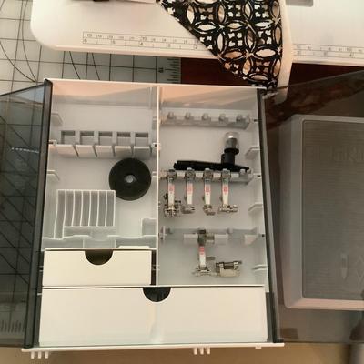 E1115 Bernina 580 Sewing Machine with Attachments