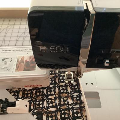 E1115 Bernina 580 Sewing Machine with Attachments