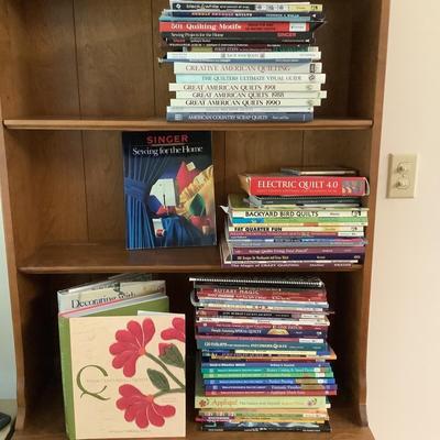 E1116 Large Lot of Quilting Books and Magazines