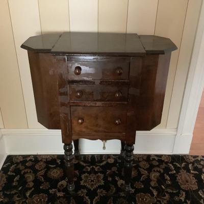 E1117 Vintage Martha Washington Stand