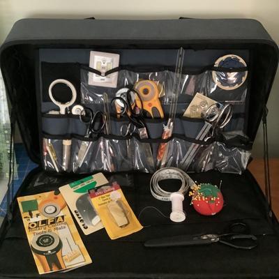 E1118 Large Lot of Sewing Supplies with Fiskar Carrying Case