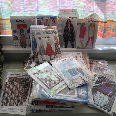 E1119 Large Lot of Sewing Patterns