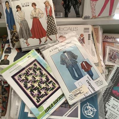 E1119 Large Lot of Sewing Patterns