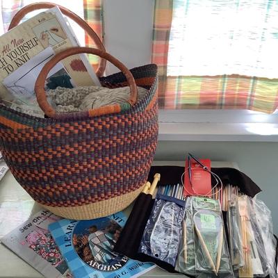 E1120 Large lot of Knitting Needles, Patterns, Yarn