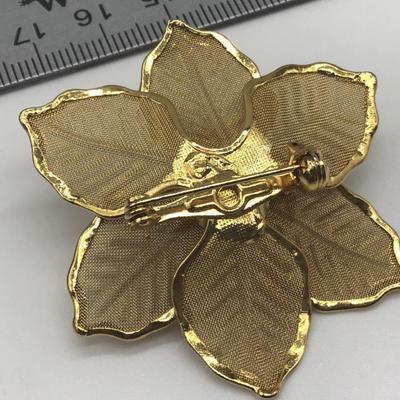 Vintage Gold Tone Mesh Flower Brooch Pin
