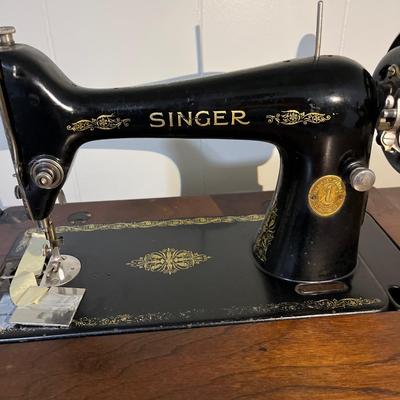 B86- Vintage Singer Sewing Machine
