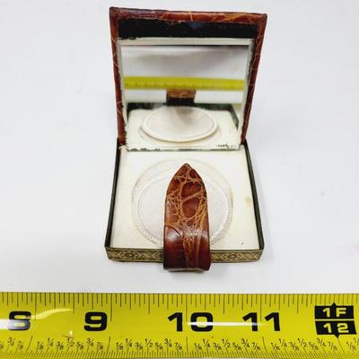 ANTIQUE ALLIGATOR COMPACT W/ UNIQUE PIC