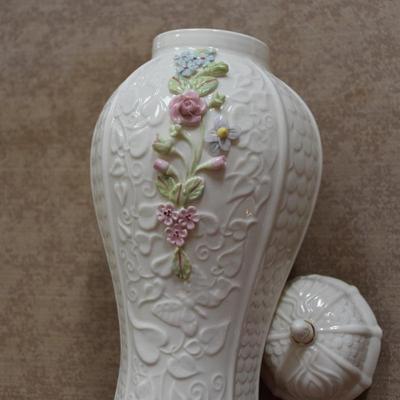 Belleek Irish China ( 2 pieces)