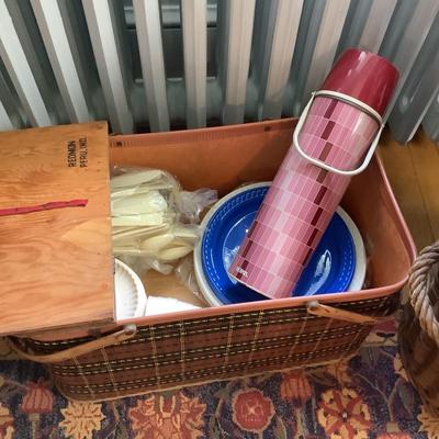 F1196 Set of Vintage Picnic Basket with Gathering Baskets