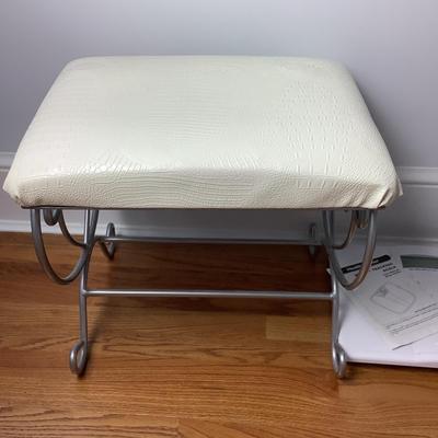 E1200 Vanity Stool with Scale and Mirror
