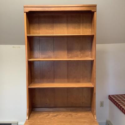 E1206 Vintage Ethan Allen Heirloom Collection Maple Bookshelf Dresser