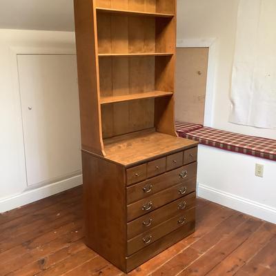 E1206 Vintage Ethan Allen Heirloom Collection Maple Bookshelf Dresser