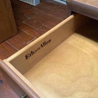 E1206 Vintage Ethan Allen Heirloom Collection Maple Bookshelf Dresser