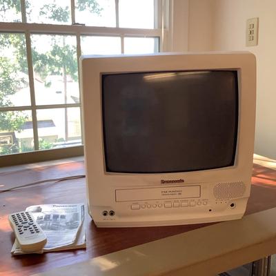 E1208 Panasonic VHS Tv Combo