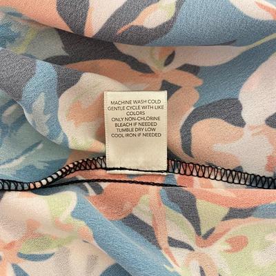 CHRISTOPHER & BANKS - EYE CATCHING WOMENâ€™S TOP - SIZE L