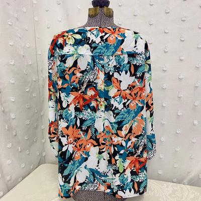 CHRISTOPHER & BANKS - EYE CATCHING WOMENâ€™S TOP - SIZE L