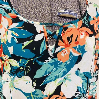 CHRISTOPHER & BANKS - EYE CATCHING WOMENâ€™S TOP - SIZE L