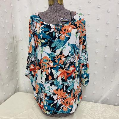 CHRISTOPHER & BANKS - EYE CATCHING WOMENâ€™S TOP - SIZE L