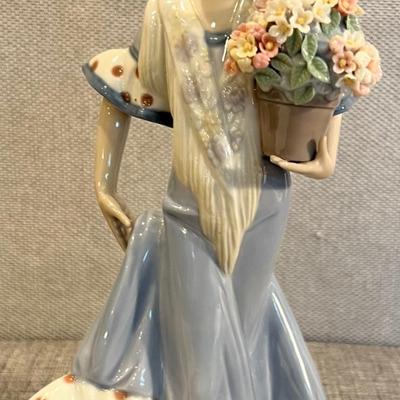 1988 Lladro Flor Maria #5490 Retired 2007 ~ Girl With Flowers