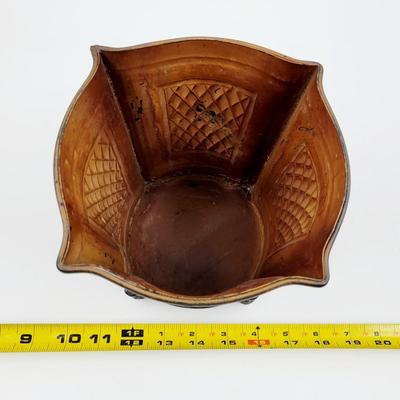 DECORATIVE ACCENT CLAW FOOTED METAL PLANTER