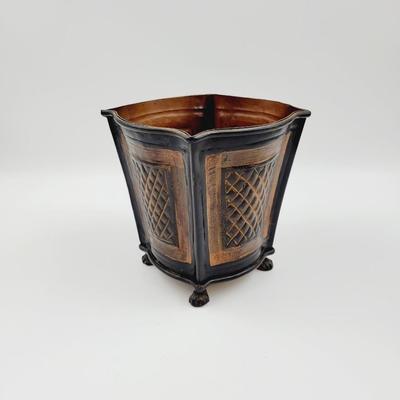 DECORATIVE ACCENT CLAW FOOTED METAL PLANTER