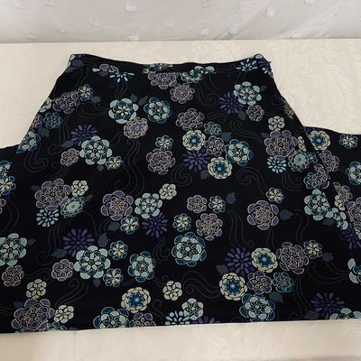 SAG HARBOR PETITE - WOMENâ€™S FLORAL PRINT SKIRT - SIZE PETITE M