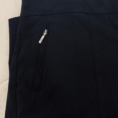 IZOD - WOMENâ€™S SHORTS - SIZE 16
