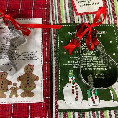 Christmas Cookie Towels Cutters and Oven Mits NEW 