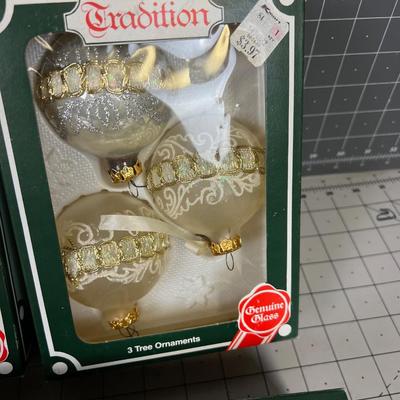 White and Gold Traditions Ornaments 4 Boxes with 3 each. 