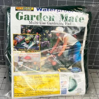 Water Proof Gardening Pad, NEW in the package