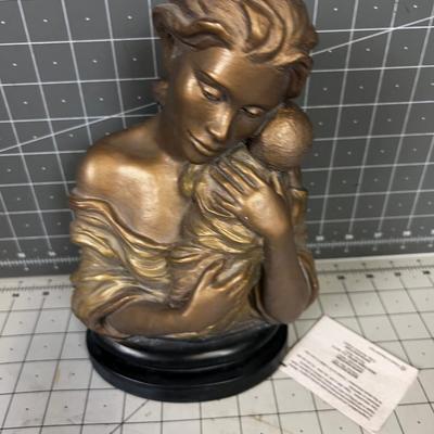 Austin Sculpture Woman and Child. 