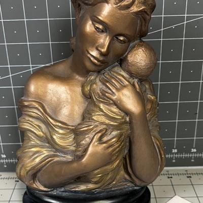 Austin Sculpture Woman and Child. 