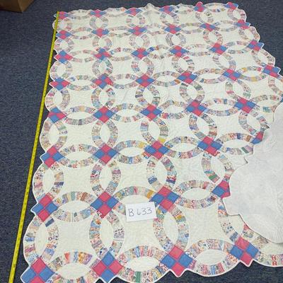 Hand-quilted wedding ring quilt