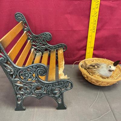 Mini park bench/bird