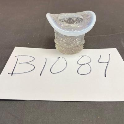 Daisy & Button opalescent to clear toothpick holder/top hat