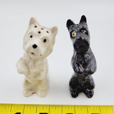 VINTAGE BEGGING DOG SALT & PEPPER SHAKERS