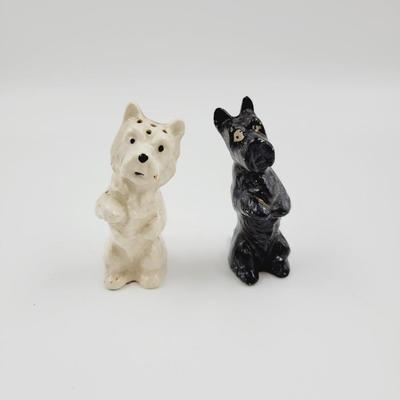 VINTAGE BEGGING DOG SALT & PEPPER SHAKERS