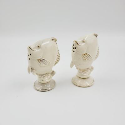 VINTAGE PEDESTAL FISH SALT & PEPPER SHAKERS